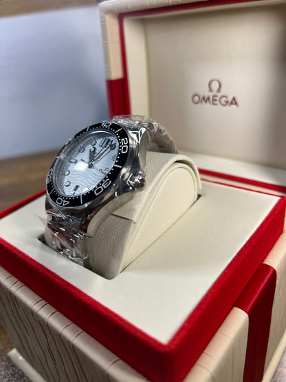 Seamaster Diver 300M Blanco Bisel Negro