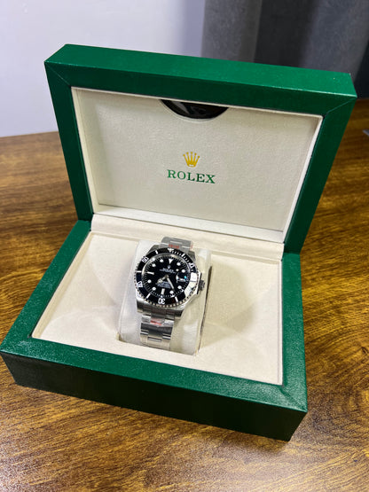Rolex Submariner Date — Carátula Negra, Bisel Negro
